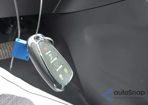 2018 Chevrolet Equinox Premier z USA, uszkodzony, nr VIN 2GNAXNEX3J6226990